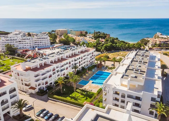 Quinta Palmeiras Pool & In Pera *