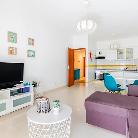 Quinta Palmeiras Pool & In Pera Apartment