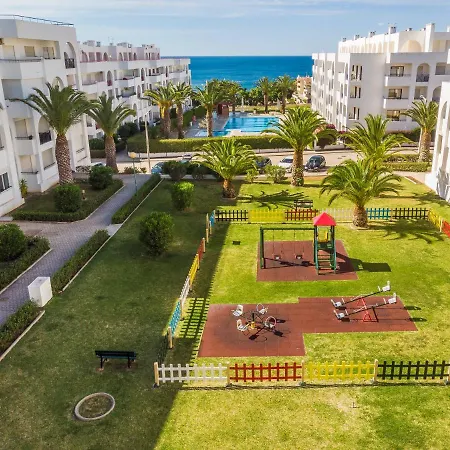 Quinta Palmeiras Pool & In Pera Porches